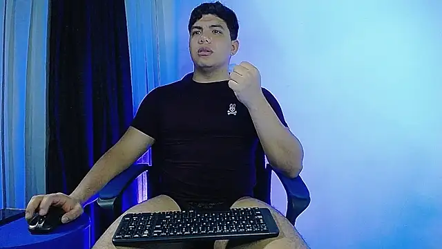 Snapshot of Uriel_Ray_ chatting on 03-02-26, 09:32 Uriel Ray online show from 03-02-26, 09:32