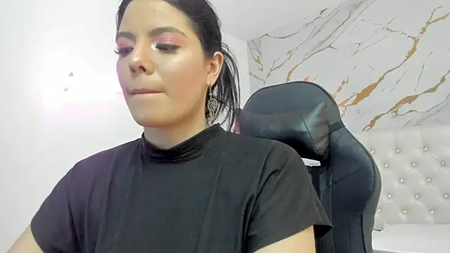 Evelin  thompsson online show from 03-25-26, 03:45