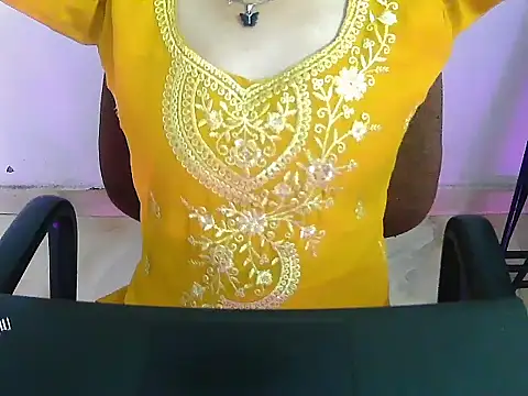 Snapshot of Hotsurbhi chatting on 03-10-26, 04:50 Hotsurbhi online show from 03-10-26, 04:50