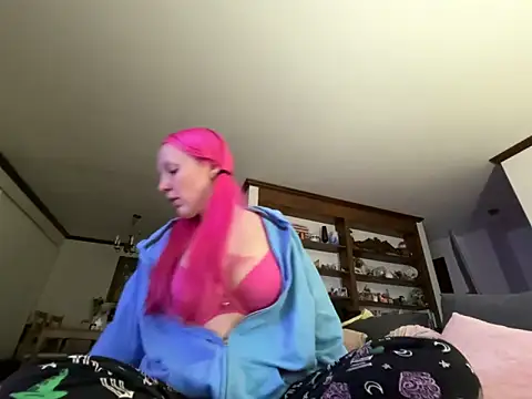 Snapshot of pinkhairfun16 chatting on 03-20-26, 12:26 pinkhairfun16 online show from 03-20-26, 12:26