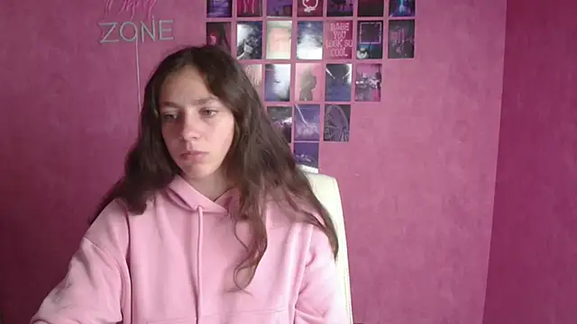 KissMeJulia online show from 05-14-26, 05:14