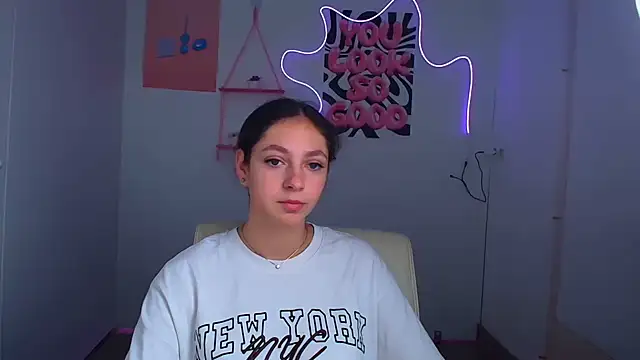 Snapshot of KissMeJulia chatting on 07-01-26, 05:42 KissMeJulia online show from 07-01-26, 05:42