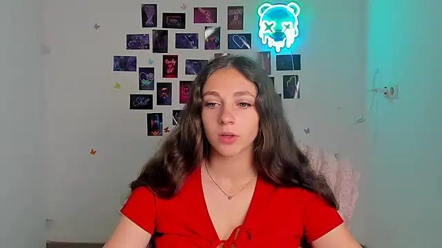 Snapshot of KissMeJulia chatting on 07-21-26, 05:43 KissMeJulia online show from 07-21-26, 05:43