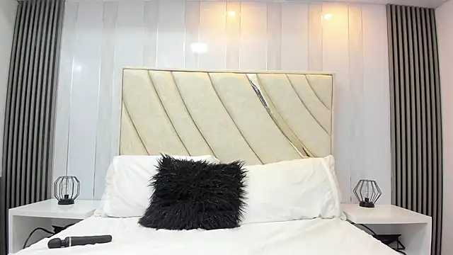 Snapshot of violetta_cutest_ chatting on 02-18-26, 12:12 violetta cutest online show from 02-18-26, 12:12