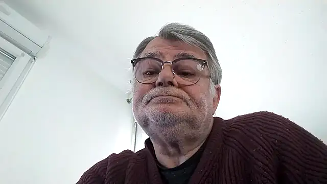 Snapshot of Vieux_pervert chatting on 03-01-26, 08:05 Vieux pervert online show from 03-01-26, 08:05