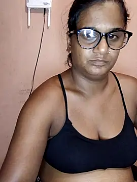 indianstrawberrylips4u online show from 04-12-26, 09:31