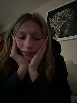 Snapshot of hyperafterdark chatting on 03-03-26, 01:34 hyperafterdark online show from 03-03-26, 01:34