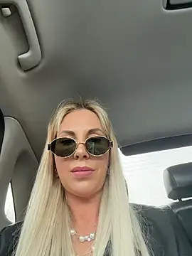 Snapshot of LisaMurr chatting on 04-22-26, 10:17 LisaMurr online show from 04-22-26, 10:17
