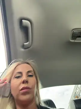 Snapshot of LisaMurr chatting on 04-23-26, 10:03 LisaMurr online show from 04-23-26, 10:03