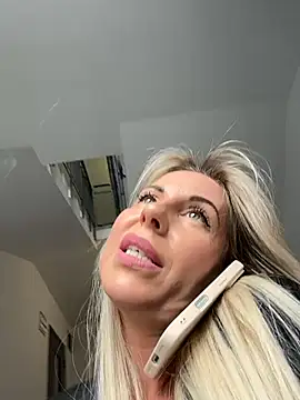Snapshot of LisaMurr chatting on 05-27-26, 11:51 LisaMurr online show from 05-27-26, 11:51