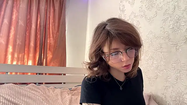 aera elese online show from 04-14-26, 09:04