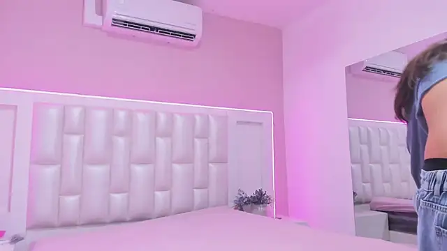 Liia Collins online show from 04-10-26, 05:17