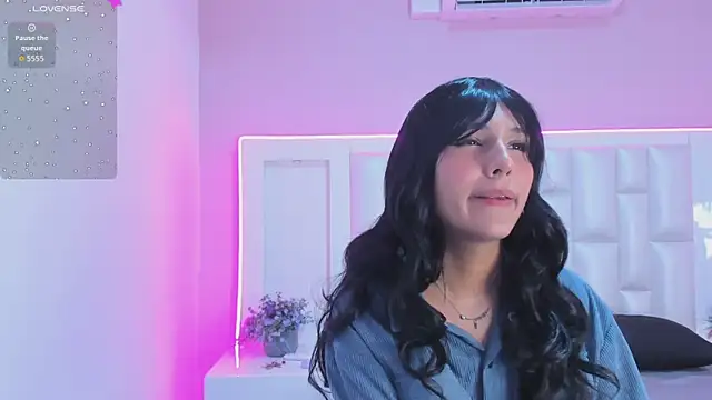 Liia Collins online show from 04-16-26, 05:47