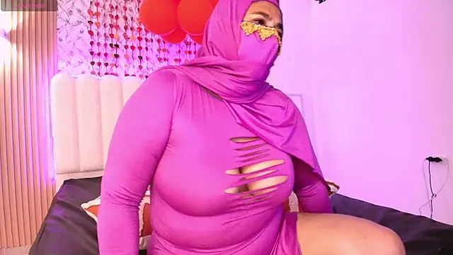 Snapshot of Nadia_Privee chatting on 02-19-26, 06:37 Nadia Privee online show from 02-19-26, 06:37