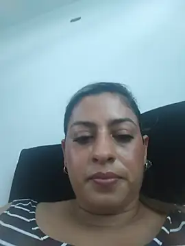 Snapshot of Marcela2408 chatting on 05-25-26, 04:57 Marcela2408 online show from 05-25-26, 04:57