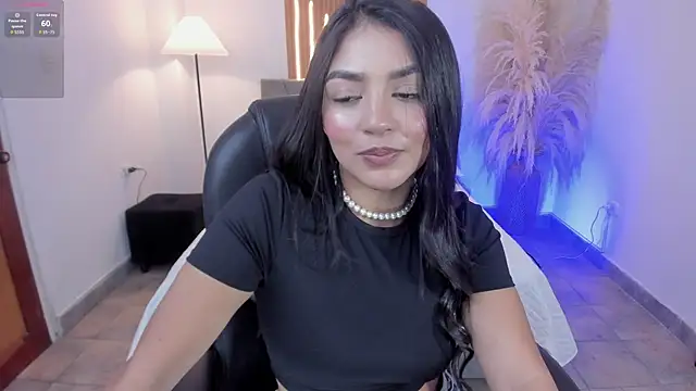 Snapshot of sara_stormy chatting on 02-20-26, 01:33 sara stormy online show from 02-20-26, 01:33