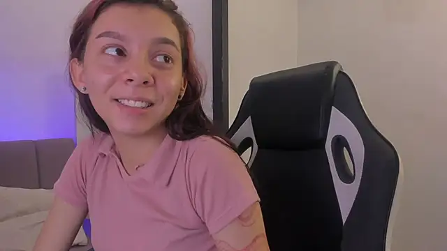 Snapshot of MelLove_ chatting on 02-18-26, 09:00 MelLove online show from 02-18-26, 09:00