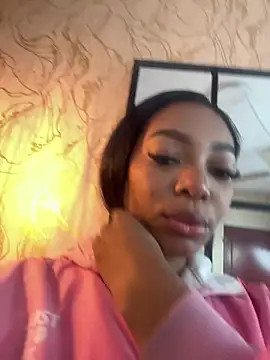Snapshot of MiaDiamod chatting on 05-19-26, 12:22 MiaDiamod online show from 05-19-26, 12:22