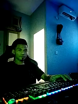 Snapshot of UcEng_Lab chatting on 03-01-26, 01:07 UcEng Lab online show from 03-01-26, 01:07