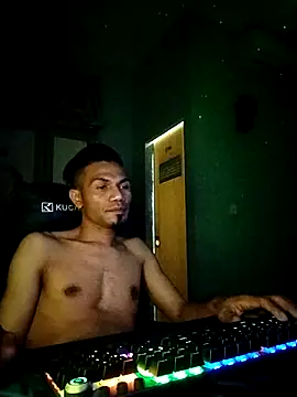 Snapshot of UcEng_Lab chatting on 03-09-26, 07:29 UcEng Lab online show from 03-09-26, 07:29