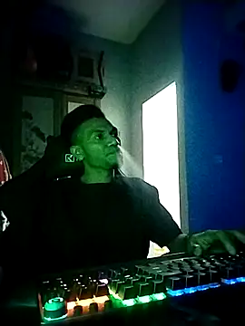 Snapshot of UcEng_Lab chatting on 03-11-26, 05:30 UcEng Lab online show from 03-11-26, 05:30