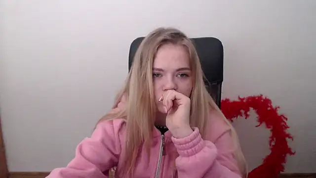 Snapshot of FoxiLana chatting on 02-18-26, 10:11 FoxiLana online show from 02-18-26, 10:11