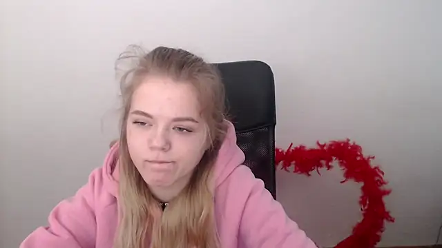 Snapshot of FoxiLana chatting on 02-19-26, 08:10 FoxiLana online show from 02-19-26, 08:10