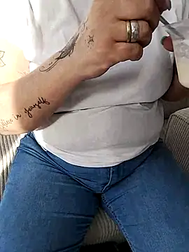 Emma12117 online show from 03-12-26, 09:48