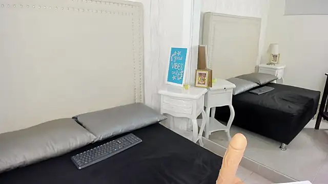 Snapshot of FernandaAvilax chatting on 05-27-26, 01:57 FernandaAvilax online show from 05-27-26, 01:57