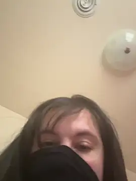 Snapshot of h_oney4411 chatting on 02-18-26, 03:41 h oney4411 online show from 02-18-26, 03:41