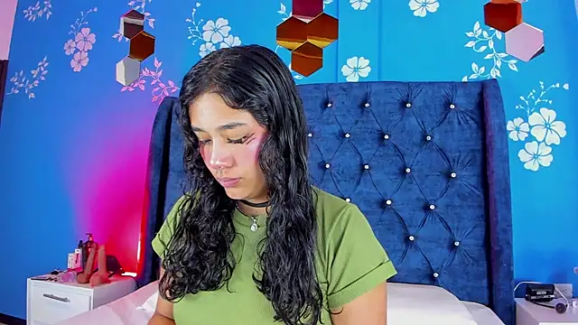 Snapshot of laurasmith_ chatting on 07-18-26, 01:04 laurasmith online show from 07-18-26, 01:04