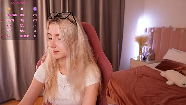 Snapshot of Aiko_Takana chatting on 02-23-26, 12:35 Aiko Takana online show from 02-23-26, 12:35