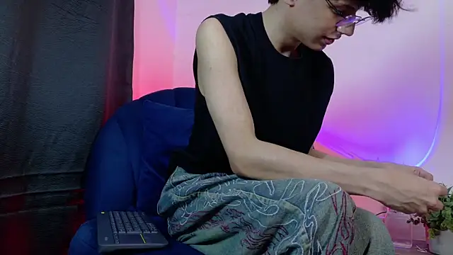 Snapshot of lui_x_dust chatting on 05-16-26, 03:25 lui x dust online show from 05-16-26, 03:25