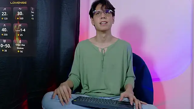 Snapshot of lui_x_dust chatting on 05-18-26, 04:07 lui x dust online show from 05-18-26, 04:07