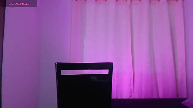 Snapshot of _Moon_rose chatting on 02-25-26, 01:32 Moon rose online show from 02-25-26, 01:32