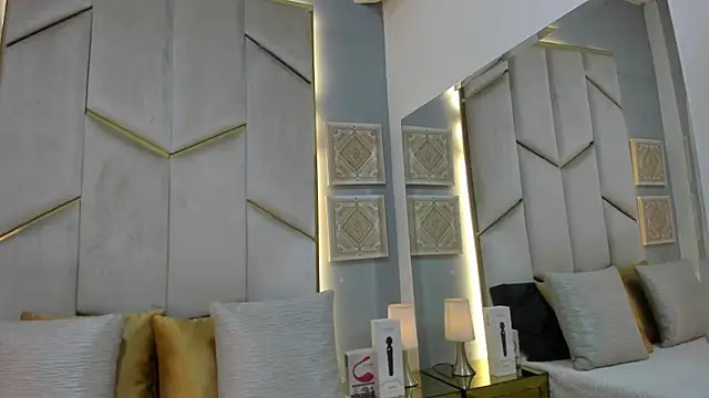 Snapshot of KarinaaCoxx chatting on 04-19-26, 12:37 KarinaaCoxx online show from 04-19-26, 12:37