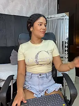 Miaafoxx   online show from 03-08-26, 02:04