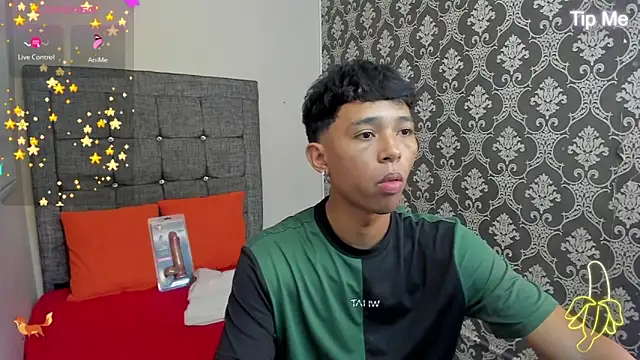 Snapshot of Little_Twink19x chatting on 06-17-26, 07:59 Little Twink19x online show from 06-17-26, 07:59