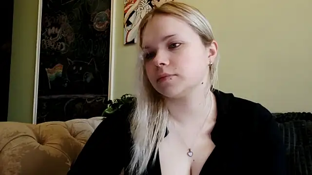 Snapshot of Karengilgun chatting on 03-04-26, 01:17 Karengilgun online show from 03-04-26, 01:17