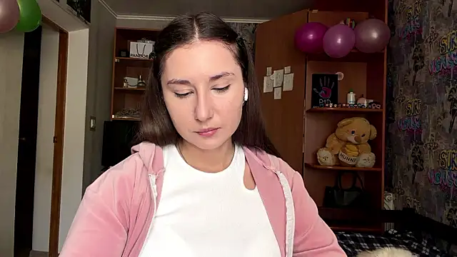 Snapshot of poly_princess chatting on 02-24-26, 06:11 poly princess online show from 02-24-26, 06:11