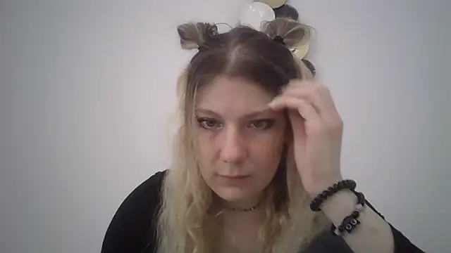 Foxy Bright online show from 03-05-26, 12:45