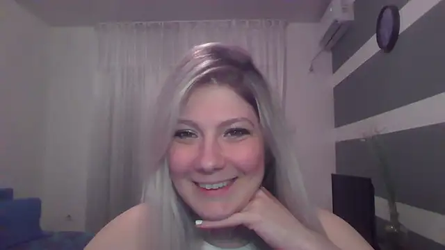 Foxy Bright online show from 03-17-26, 07:06