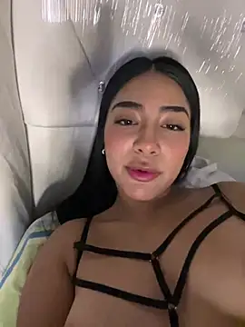Snapshot of Linarodri chatting on 05-20-26, 03:56 Linarodri online show from 05-20-26, 03:56