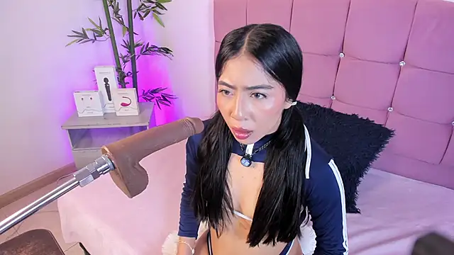 Snapshot of Valecute_ chatting on 04-27-26, 07:56 Valecute online show from 04-27-26, 07:56
