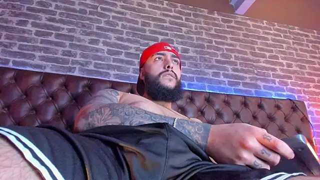 SantiagoHincapiie online show from 03-11-26, 08:37