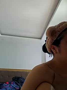 Snapshot of Halyken chatting on 02-22-26, 04:46 Halyken online show from 02-22-26, 04:46