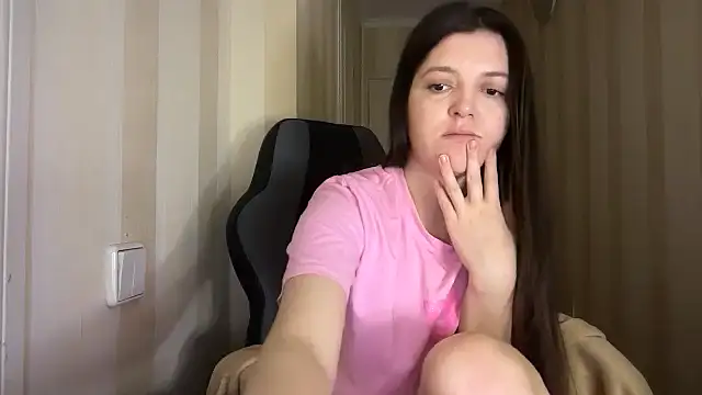 Snapshot of Eloise_Pattie chatting on 03-17-26, 10:46 Eloise Pattie online show from 03-17-26, 10:46