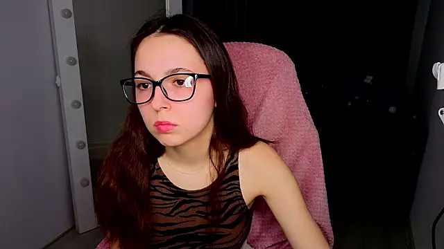 Snapshot of BellaThery chatting on 02-24-26, 05:05 BellaThery online show from 02-24-26, 05:05