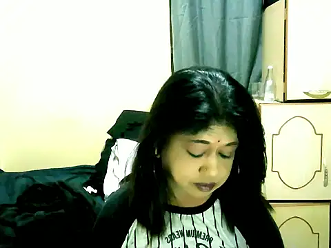 Snapshot of IndianPleasures21 chatting on 05-14-26, 02:18 IndianPleasures21 online show from 05-14-26, 02:18