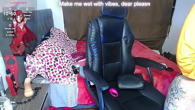 Snapshot of Dakotattoo chatting on 02-25-26, 12:48 Dakotattoo online show from 02-25-26, 12:48